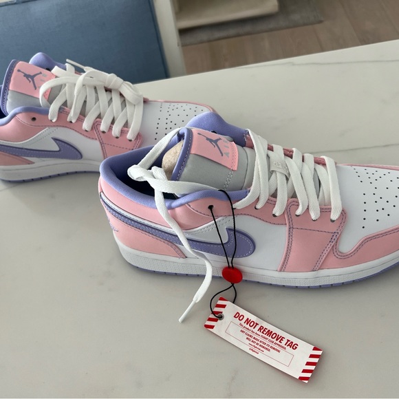 Air Jordan 1 Low SE ‘Arctic Punch’ - Picture 5 of 11